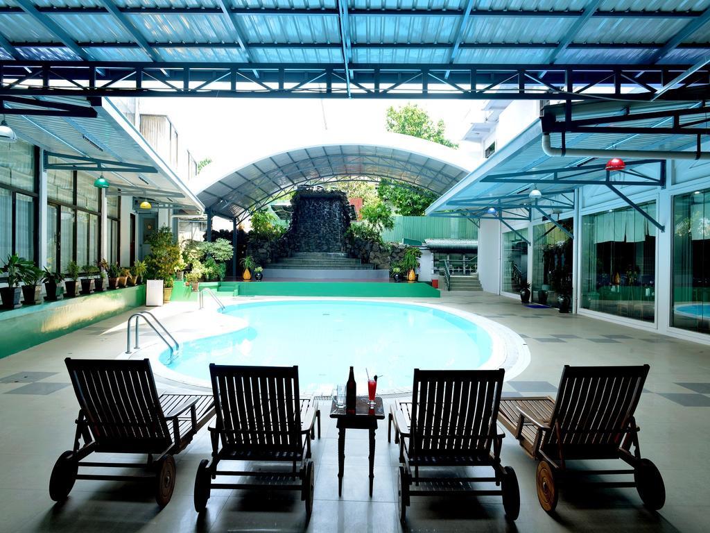 Golden Butterfly Hotel Yangon Exterior photo